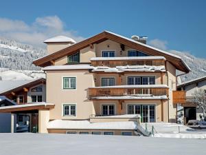 Apartment in Westendorf Tyrol with terrace om vinteren