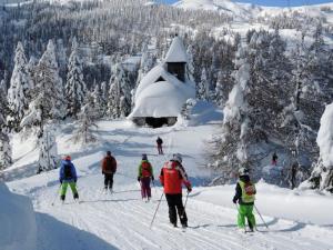 Obiekt Chalet Nassfeld near Ski Slopes zimą