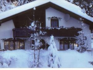 Obiekt Chalet Nassfeld near Ski Slopes zimą