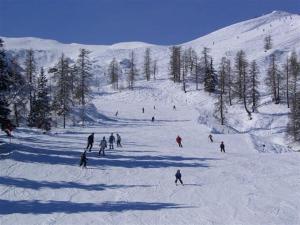 Obiekt Chalet Nassfeld near Ski Slopes zimą