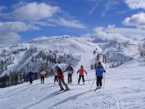 Obiekt Chalet Nassfeld near Ski Slopes zimą