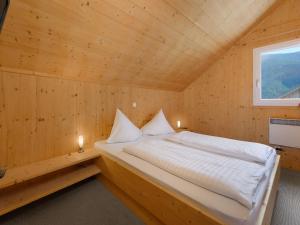 Posteľ alebo postele v izbe v ubytovaní Chalet in Hohentauern near Ski Lift