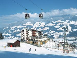 Obiekt Apartment Stumm near Zillertal Ski Slopes zimą
