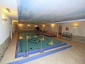 Basen w obiekcie Apartment Stumm near Zillertal Ski Slopes lub w pobliżu