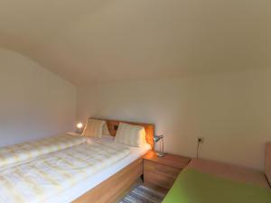Postel nebo postele na pokoji v ubytování Cosy holiday home near ski area + 16 fotografií