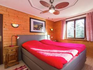 Tempat tidur dalam kamar di Holiday home in Leogang in ski area