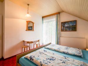 Postel nebo postele na pokoji v ubytování Apartment in Tröpolach near Nassfeld Ski Lift
