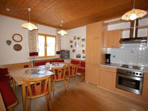 Köök või kööginurk majutusasutuses Renovated Mountain Retreat Stay