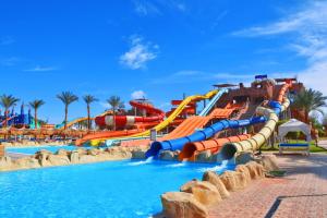 Pickalbatros Aqua Blu Sharm El Sheikh内部或周边的泳池