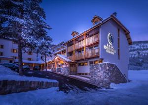 Nespecifikovaný výhled na hory nebo výhled na hory při pohledu z hotelu