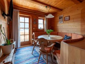 a dining room with a table in a cabin at Beautiful flat in Kirchberg near the ski area in Kirchberg in Tirol