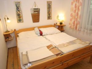 Apartment in Wernberg in Carinthia with pool 객실 침대