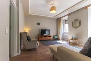 a living room with a couch and a tv at Grand Almirante by Homing in Lisbon