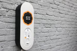 Ein Zertifikat, Auszeichnung, Logo oder anderes Dokument, das in der Unterkunft JustStay Ratingen Hotel & Apartments ausgestellt ist