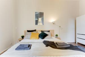 Postel nebo postele na pokoji v ubytování Beautiful, Luxury 3bds in historical center - stp6