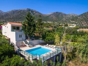 Изглед към басейн в Villa Vlychada - Lux Home with Pool & Jacuzzi или наблизо