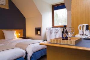 Postel nebo postele na pokoji v ubytování Auberge de Poteaupré + 37 fotografií