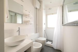 A bathroom at R.C. Giulio Cesare. Loft in centro Még 12 kép