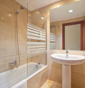 Kúpeľňa v ubytovaní Iraipe Logroño Hotel