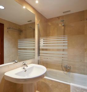 Kúpeľňa v ubytovaní Iraipe Logroño Hotel