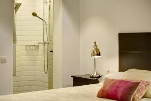 a bedroom with a shower and a bed and a lamp at Vcv Apartamento San Telmo in Las Palmas de Gran Canaria