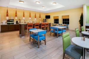 En restaurang eller annat matställe på La Quinta Inn & Suites by Wyndham Broussard - Lafayette Area