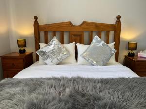 A bed or beds in a room at Blackwood House
