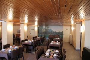 Restaurace v ubytování Hôtel Sampiero Corso