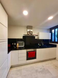 Köök või kööginurk majutusasutuses Adosado Sierra Cortina Finestrat-Benidorm