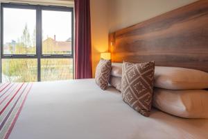 Ένα ή περισσότερα κρεβάτια σε δωμάτιο στο PREMIER SUITES Bristol Redcliffe
