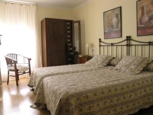 Postel nebo postele na pokoji v ubytování Casa Rural Las Verdes l y II + 4 fotografie