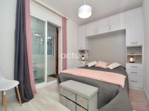 En eller flere senge i et værelse på Voramar Vii Bajos A + 35 billeder