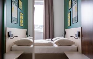 Ліжко або ліжка в номері SLEEEP HOTEL Ansfelden