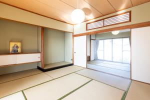Postel nebo postele na pokoji v ubytování Keiko"s Home 宮浦一日一組限定海の絶景オーシャンビューのラグジュアリー別荘2000m2BBQ可海釣公園