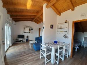 TV a/nebo společenská místnost v ubytování Apartman Jurišić