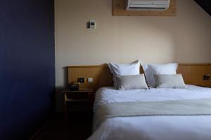 Postel nebo postele na pokoji v ubytování Auberge de Poteaupré
