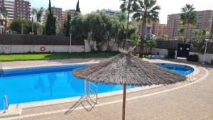 Bazén v ubytování Acogedor apartamento 2ª Línea playa nebo v jeho okolí