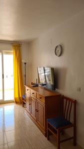 TV a/nebo společenská místnost v ubytování Acogedor apartamento 2ª Línea playa