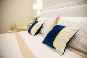 A bed or beds in a room at Viale Italia Boutique Rooms