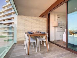 A kitchen or kitchenette at Los Flamencos Vista Playa - 6109