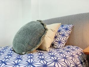 A bed or beds in a room at Los Flamencos Vista Playa - 6109