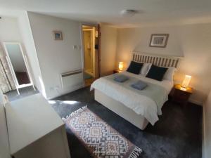 מיטה או מיטות בחדר ב-Stromness Apartments