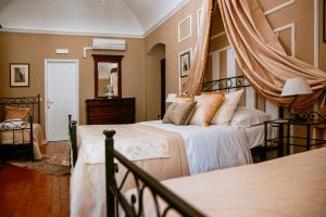A bed or beds in a room at La Foresteria di Palazzo Picedi Benettini