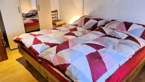 Postel nebo postele na pokoji v ubytování Ferienwohnung Attiswil