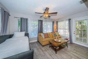 Postel nebo postele na pokoji v ubytování Lantana Cabana + 64 fotografií