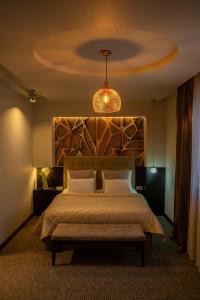 Postel nebo postele na pokoji v ubytování Akacija Luxury Suites