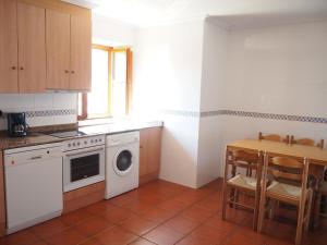 Virtuvė arba virtuvėlė apgyvendinimo įstaigoje Casa Rural La Roza 2