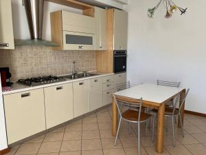 Kuchyň nebo kuchyňský kout v ubytování La Roggia