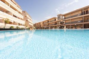 Bazén v ubytování Home2Book Cozy Apartment Los Cristianos, Wifi&Pool nebo v jeho okolí