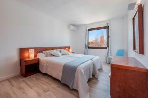 Posteľ alebo postele v izbe v ubytovaní Apartamento Bressol 3ºb